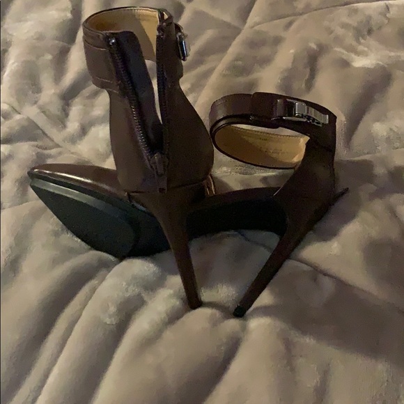 Heels - Picture 4 of 4